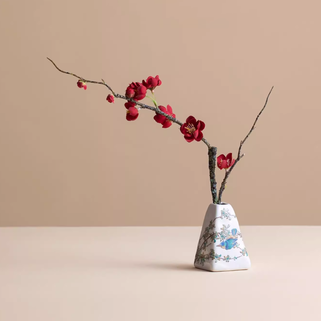Japanese Ikebana Vase – Kutaniyaki Sparrow Floral Single Stem