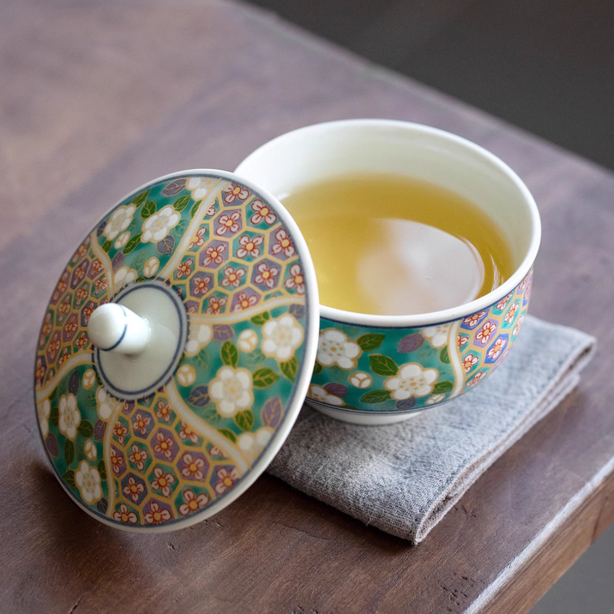 Lidded Teacup – Mino Ware Hana Emaki Gold Floral Ceramic