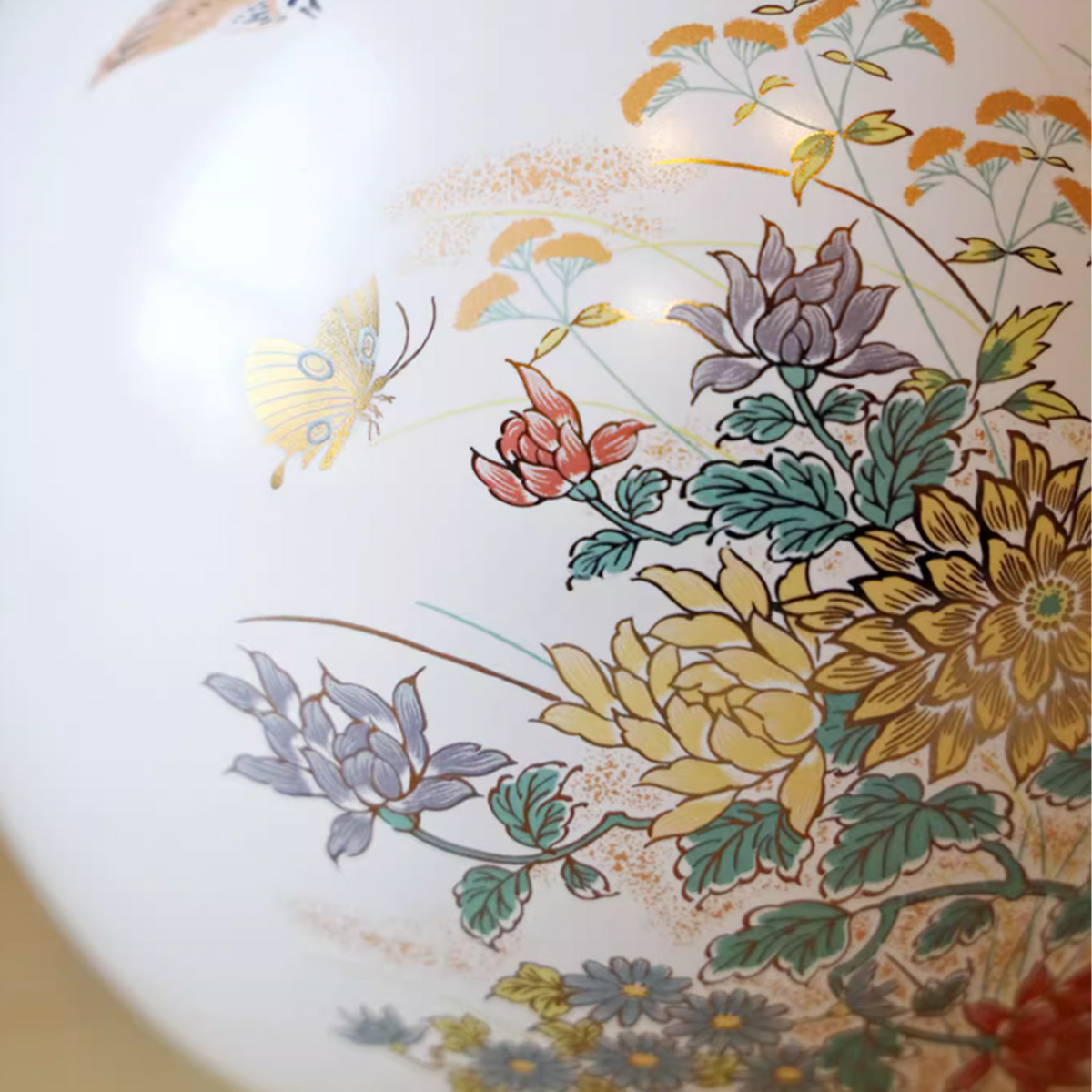 Japanese Ceramic Vase – Kutaniyaki Hana Swallow or Floral Dance