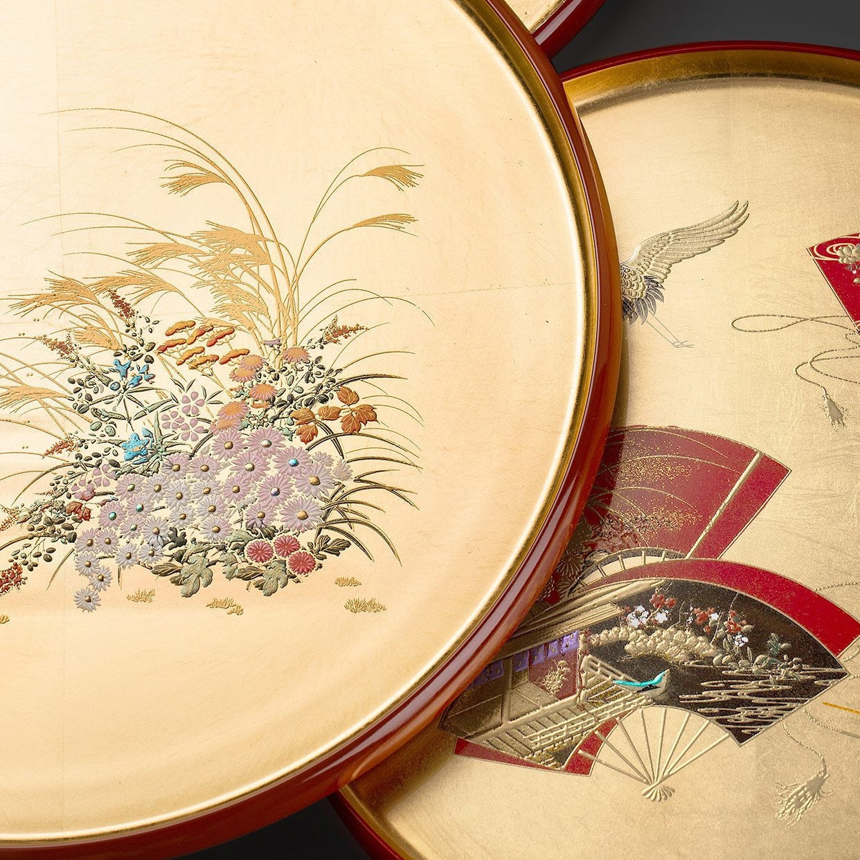 Japanese Lacquer Round Tray – Yamanaka Shikki Gold Foil