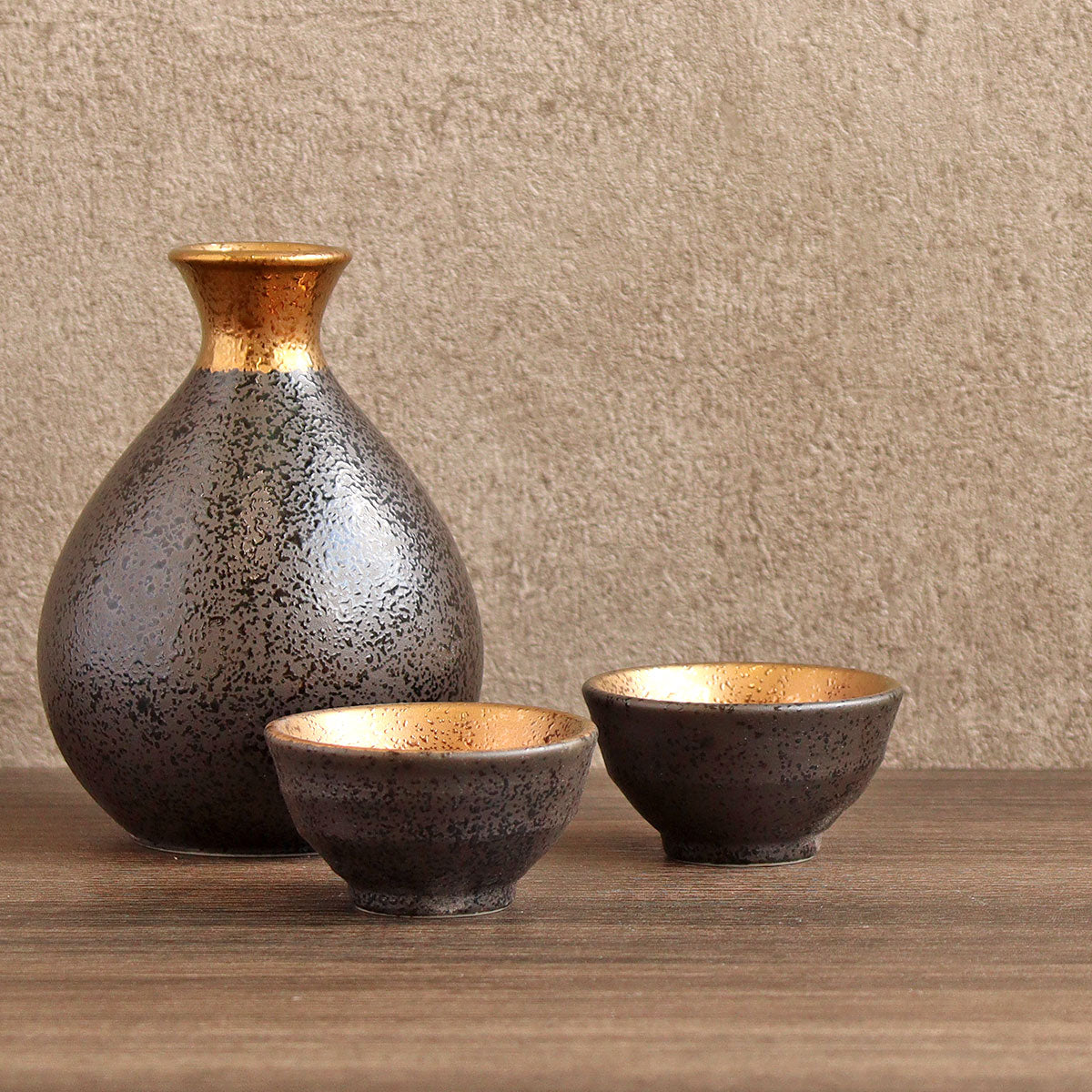 Japanese Sake Set – Kinsai Gold Interior Charcoal Wooden Box