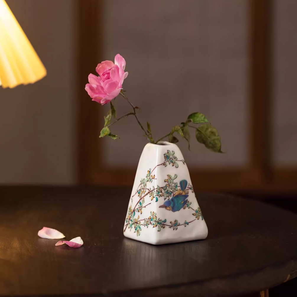 Japanese Ikebana Vase – Kutaniyaki Sparrow Floral Single Stem
