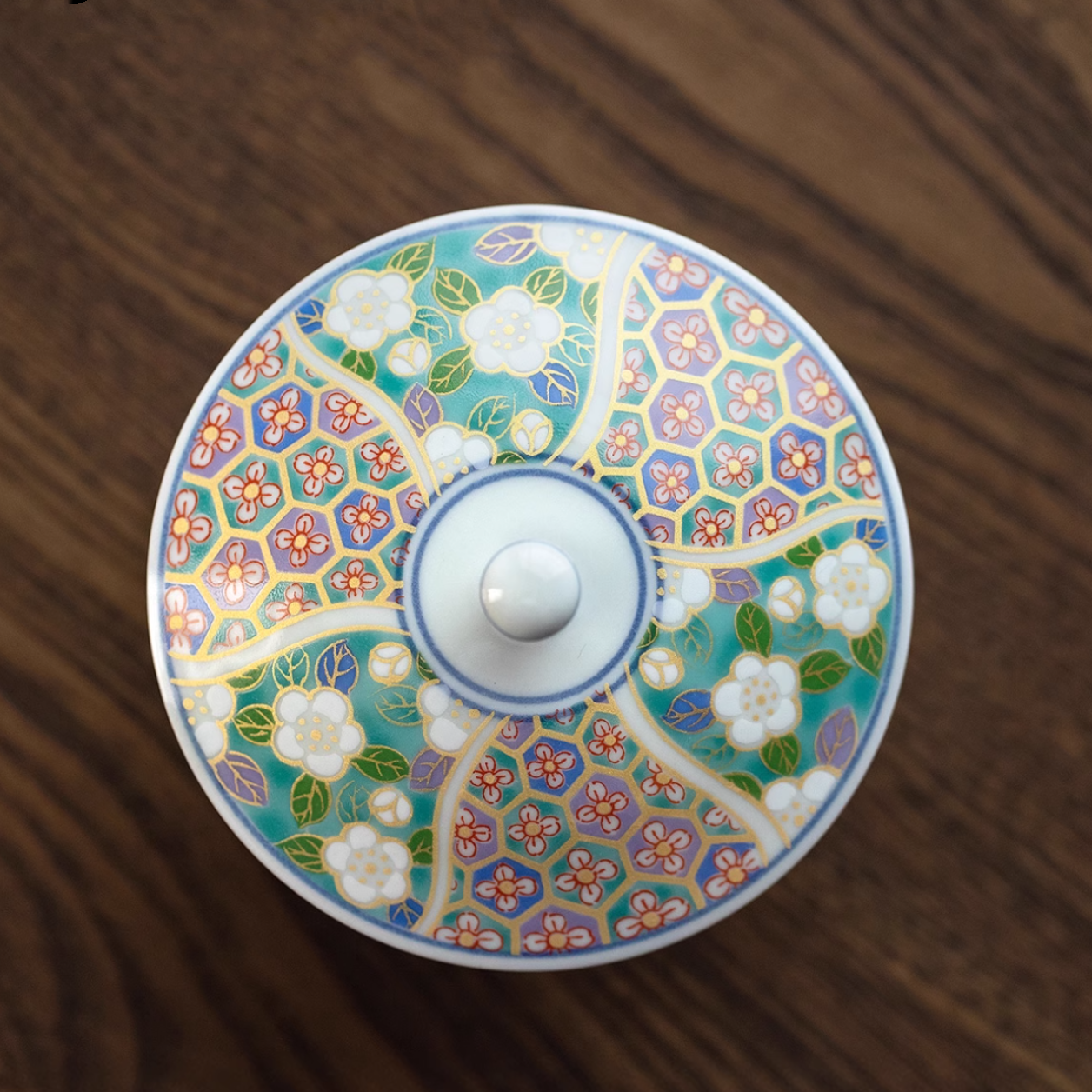 Lidded Teacup – Mino Ware Hana Emaki Gold Floral Ceramic
