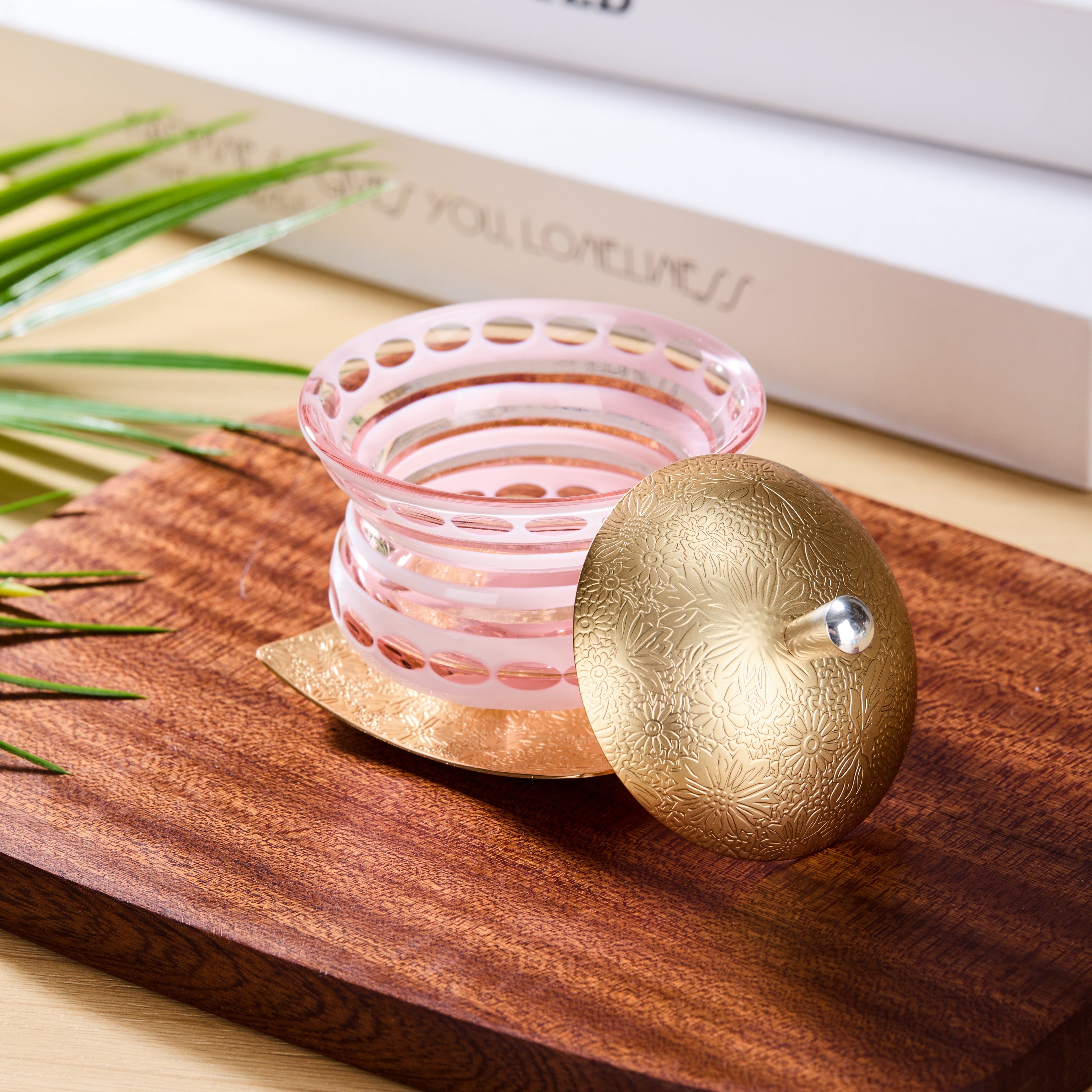 Edo Kiriko Lidded Glass Set Chimi Washokki – Hand-Cut Japanese Glassware with Wooden Box | Gold & Silver