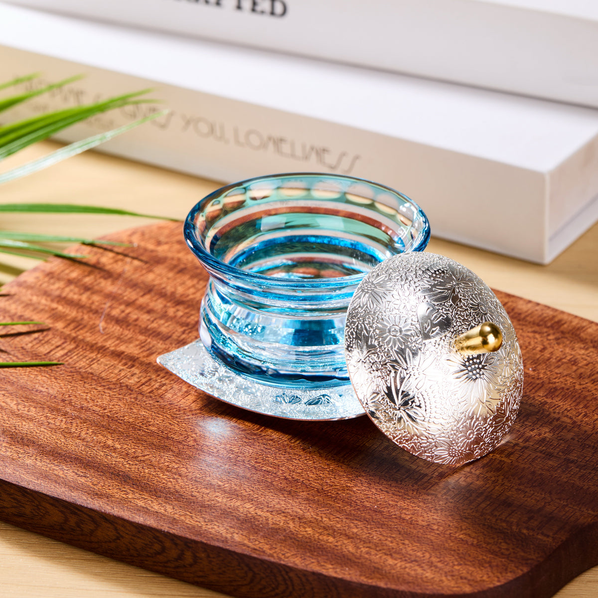 Edo Kiriko Lidded Glass Set Chimi Washokki – Hand-Cut Japanese Glassware with Wooden Box | Gold & Silver