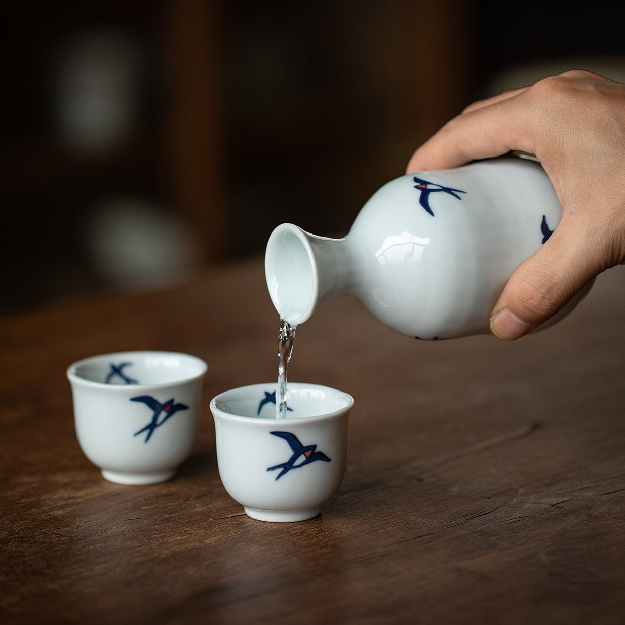 Sake Set – Hasami Ware Tsubame Swallow Porcelain Gift