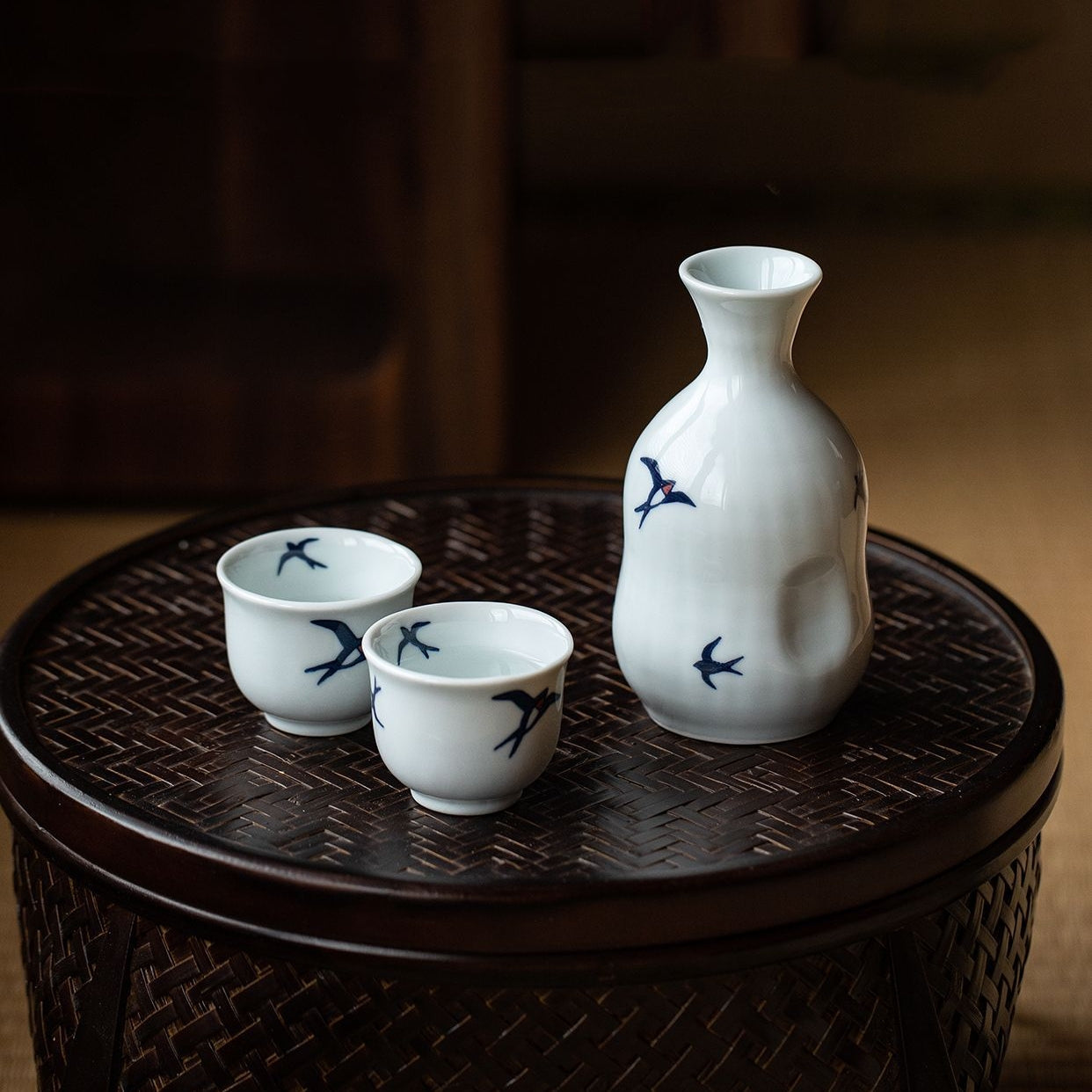 Sake Set – Hasami Ware Tsubame Swallow Porcelain Gift