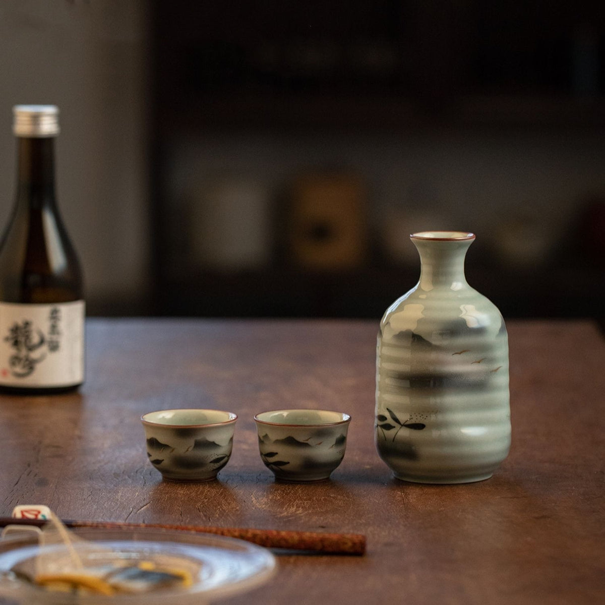 Sake Set Arita Ware Unkai Hand-Painted Japanese Ceramic Sake Flagon Cup Set Gold Foil Mountain Design Made in Japan