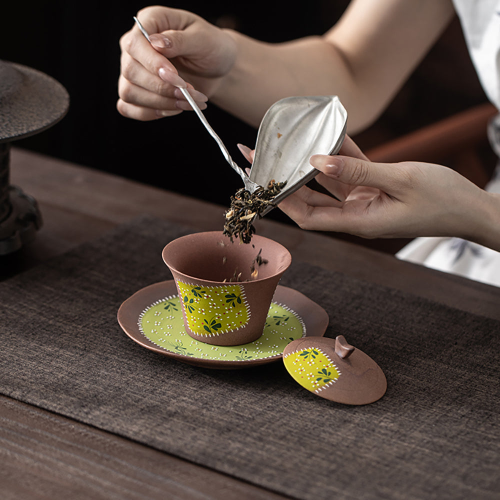 Pottery Gaiwan Tea Cup – Hand-Painted Daisy Patches Old Rock Clay, 120ml Retro Gongfu Tea Set with Saucer