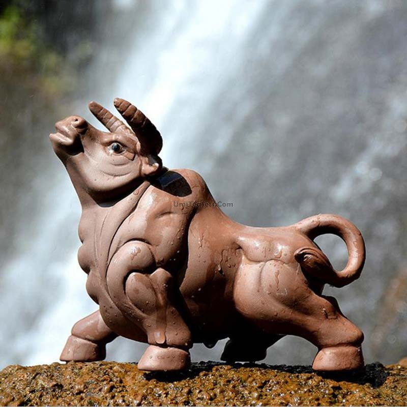 Chinese Tea Pet Yixing Clay Bull Figurine for Tea Tray